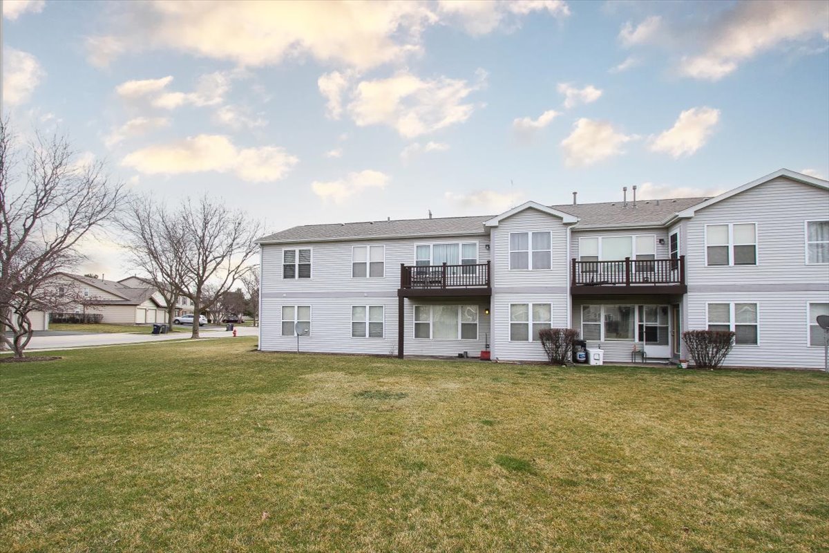 1020 WYNNFIELD Court #D, Elgin, IL 60120