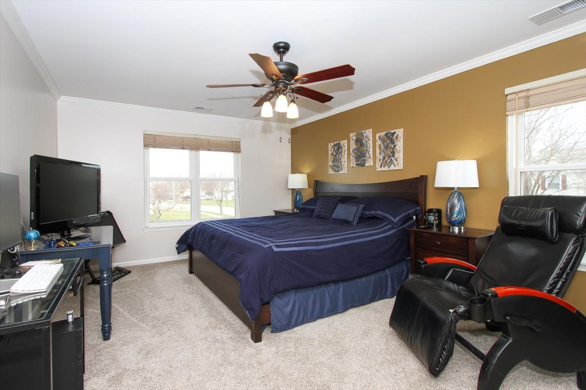 1020 WYNNFIELD Court #D, Elgin, IL 60120