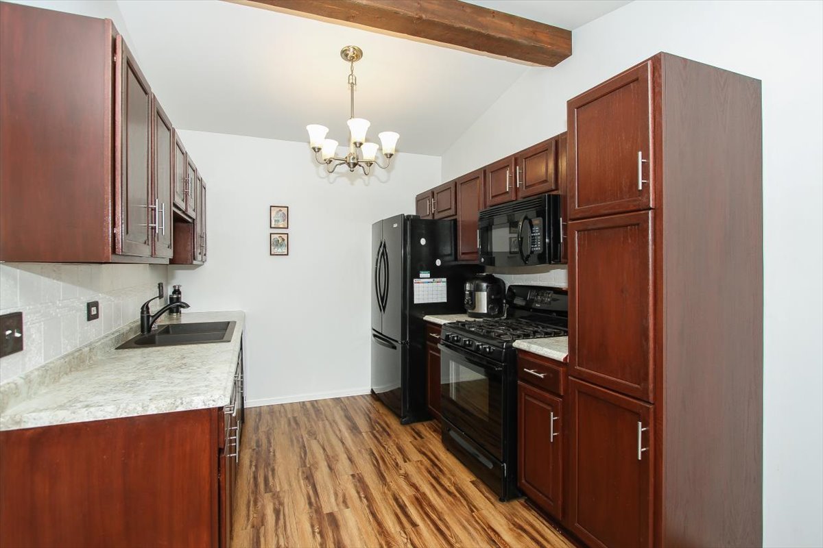 1020 WYNNFIELD Court #D, Elgin, IL 60120