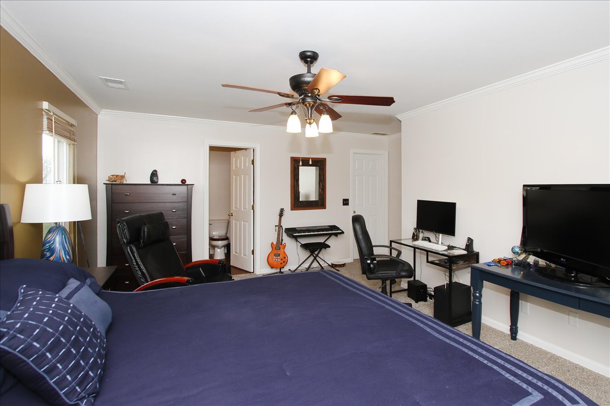 1020 WYNNFIELD Court #D, Elgin, IL 60120