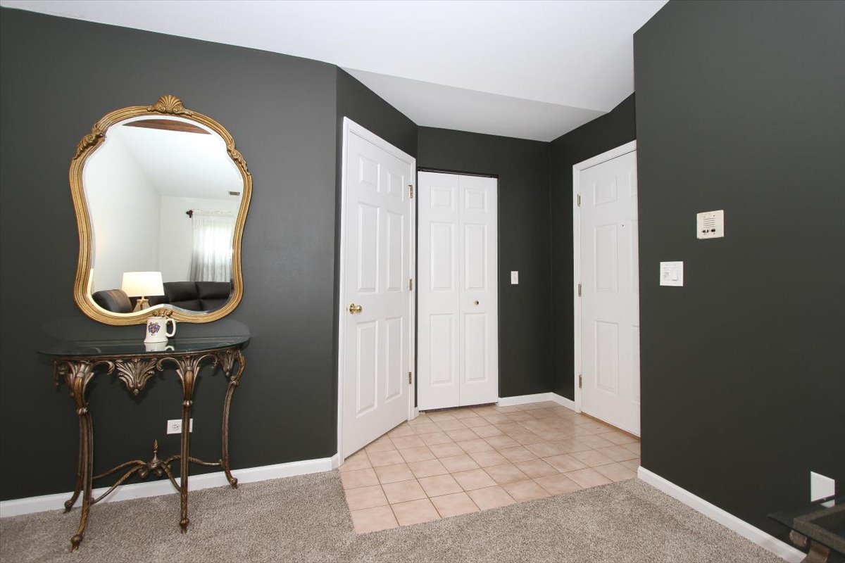 1020 WYNNFIELD Court #D, Elgin, IL 60120