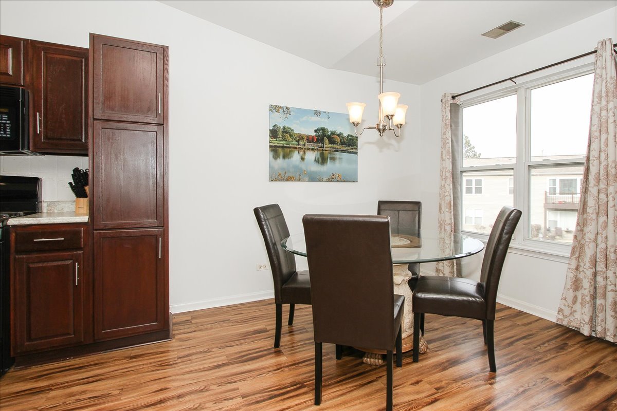 1020 WYNNFIELD Court #D, Elgin, IL 60120