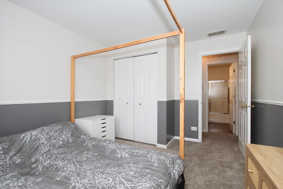 1020 WYNNFIELD Court #D, Elgin, IL 60120