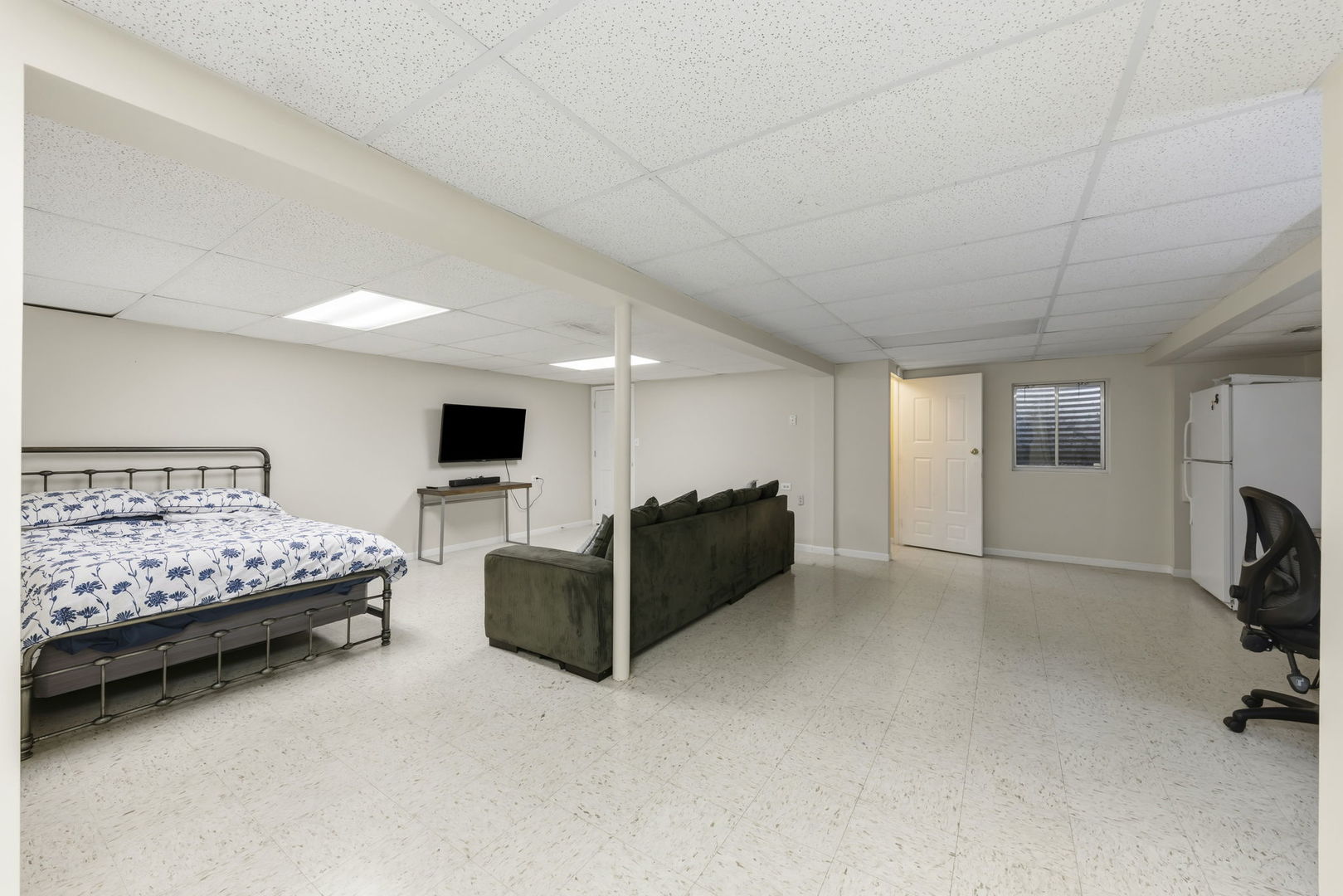 2132 Colonial Street, Aurora, IL 60503