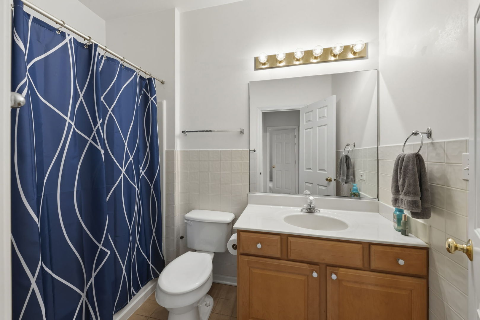 2132 Colonial Street, Aurora, IL 60503