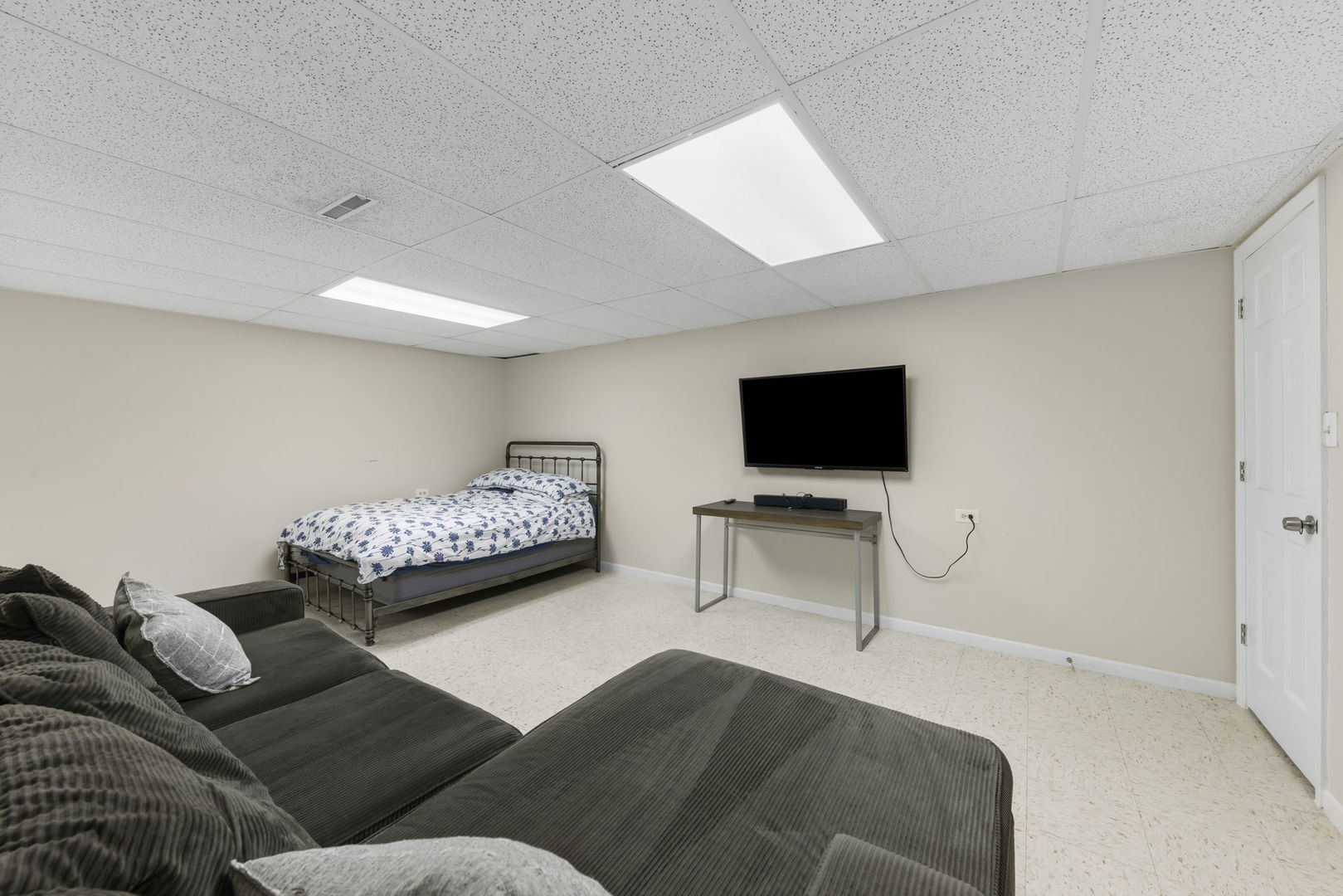 2132 Colonial Street, Aurora, IL 60503