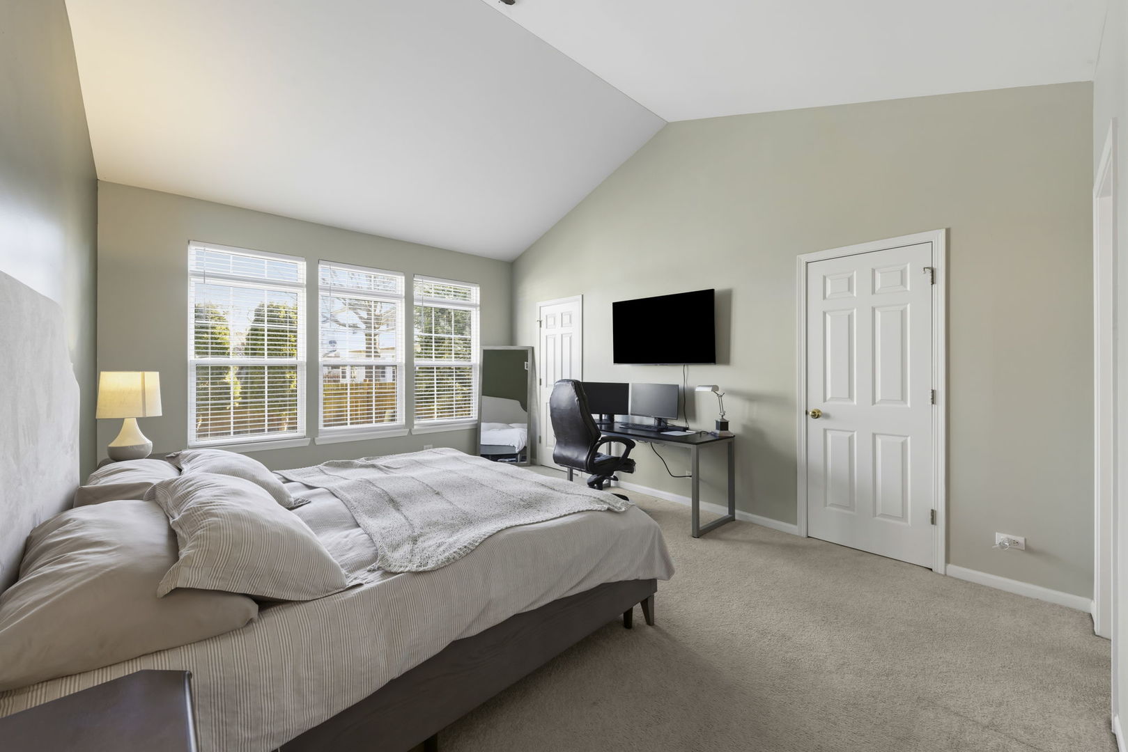 2132 Colonial Street, Aurora, IL 60503