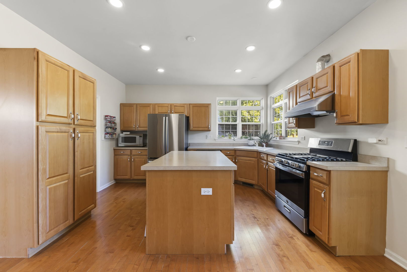 2132 Colonial Street, Aurora, IL 60503