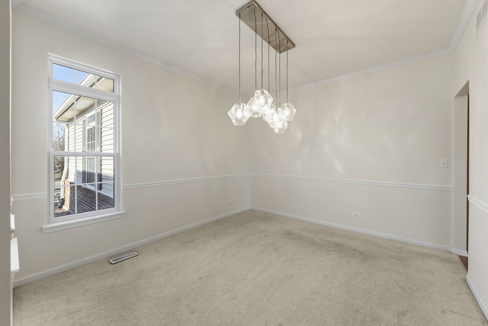 2132 Colonial Street, Aurora, IL 60503