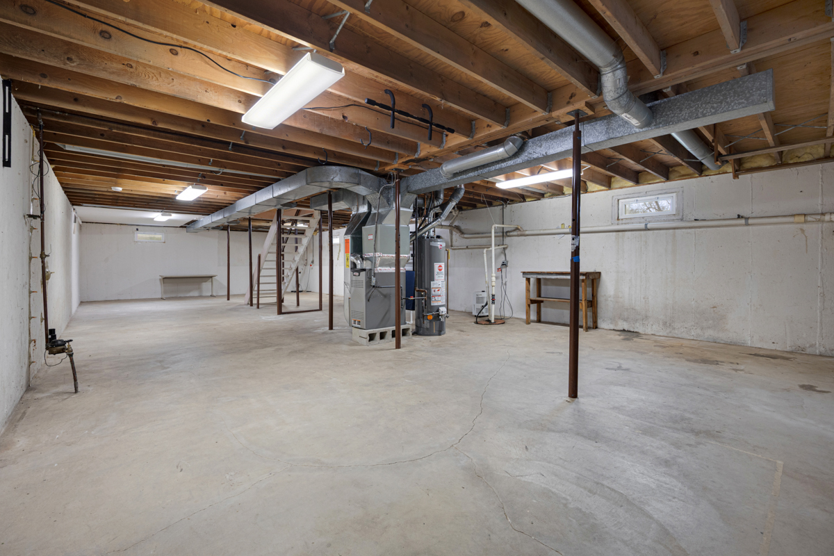 4300 Parkway Avenue, McHenry, IL 60050