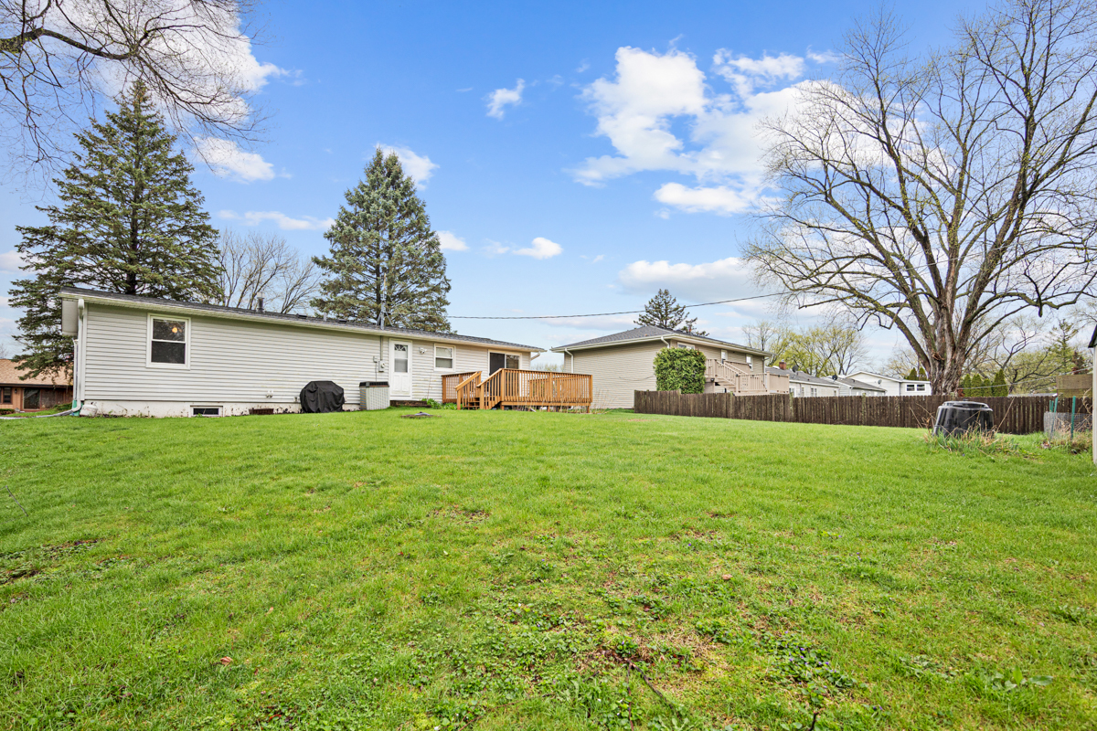 4300 Parkway Avenue, McHenry, IL 60050