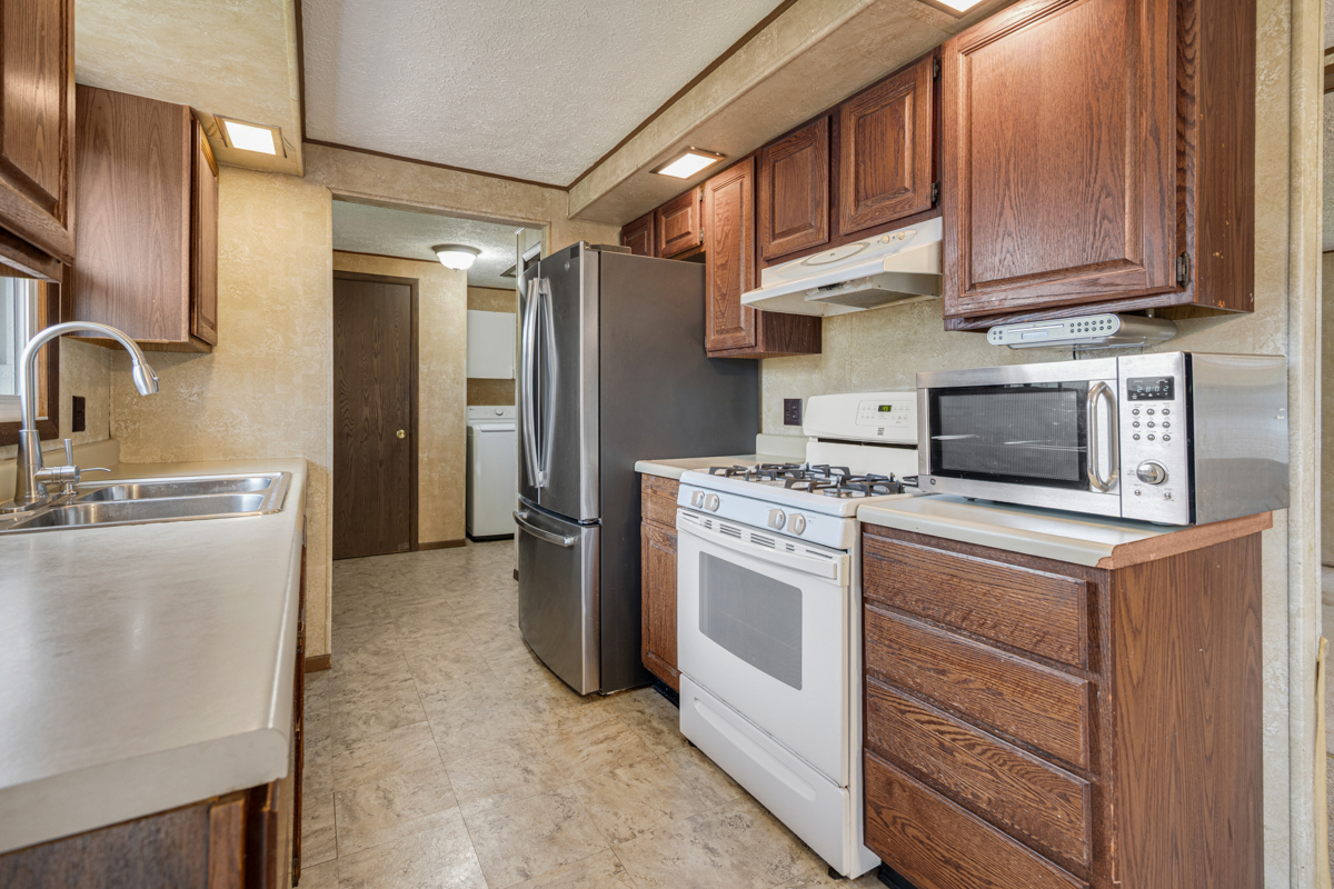 4300 Parkway Avenue, McHenry, IL 60050