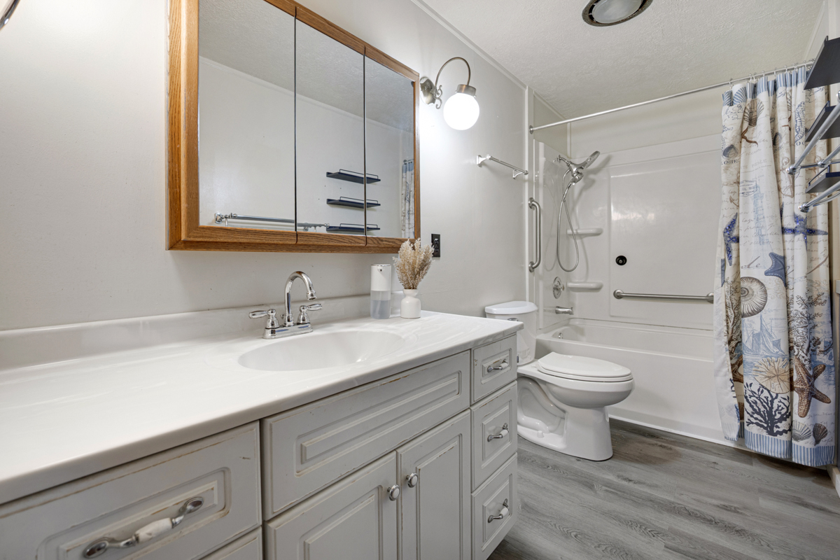 4300 Parkway Avenue, McHenry, IL 60050