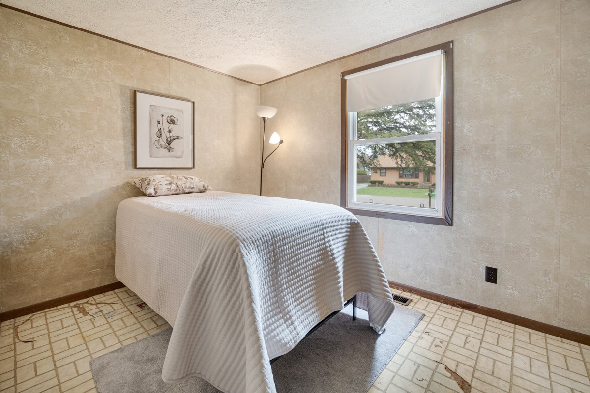 4300 Parkway Avenue, McHenry, IL 60050