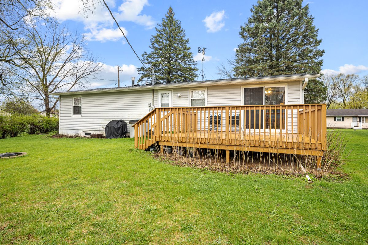 4300 Parkway Avenue, McHenry, IL 60050