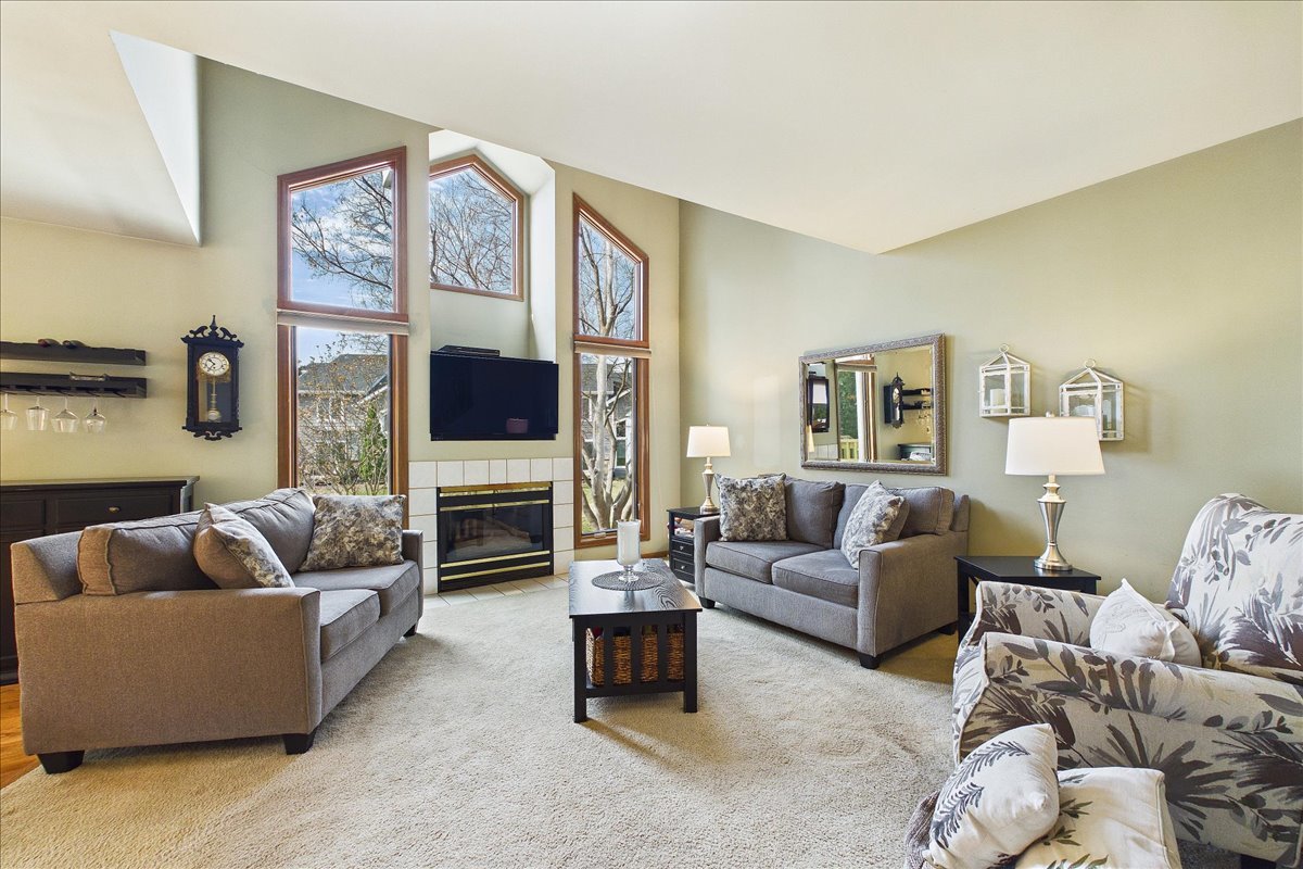 1056 Mattande Lane, Naperville, IL 60540