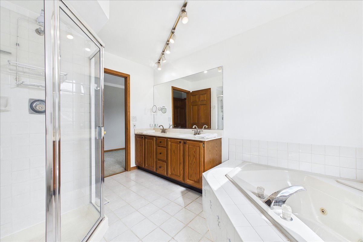 1056 Mattande Lane, Naperville, IL 60540