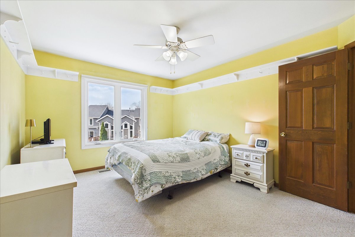 1056 Mattande Lane, Naperville, IL 60540