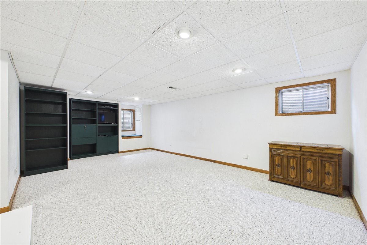 1056 Mattande Lane, Naperville, IL 60540