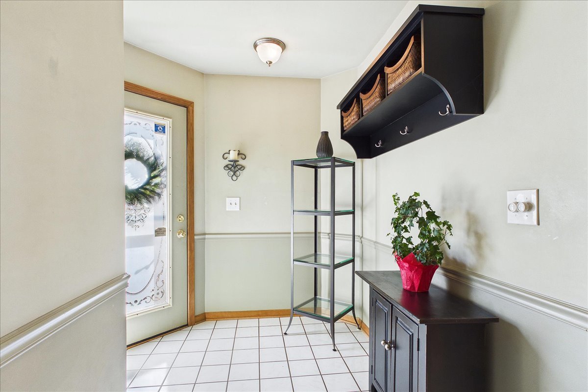 1056 Mattande Lane, Naperville, IL 60540