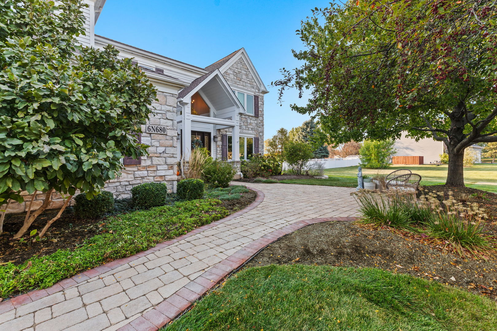 6N680 Somerset Drive, St. Charles, IL 60175