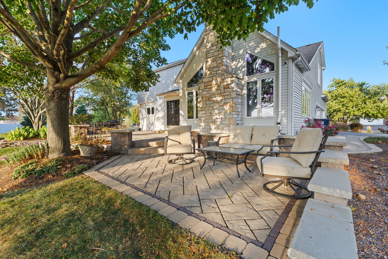 6N680 Somerset Drive, St. Charles, IL 60175