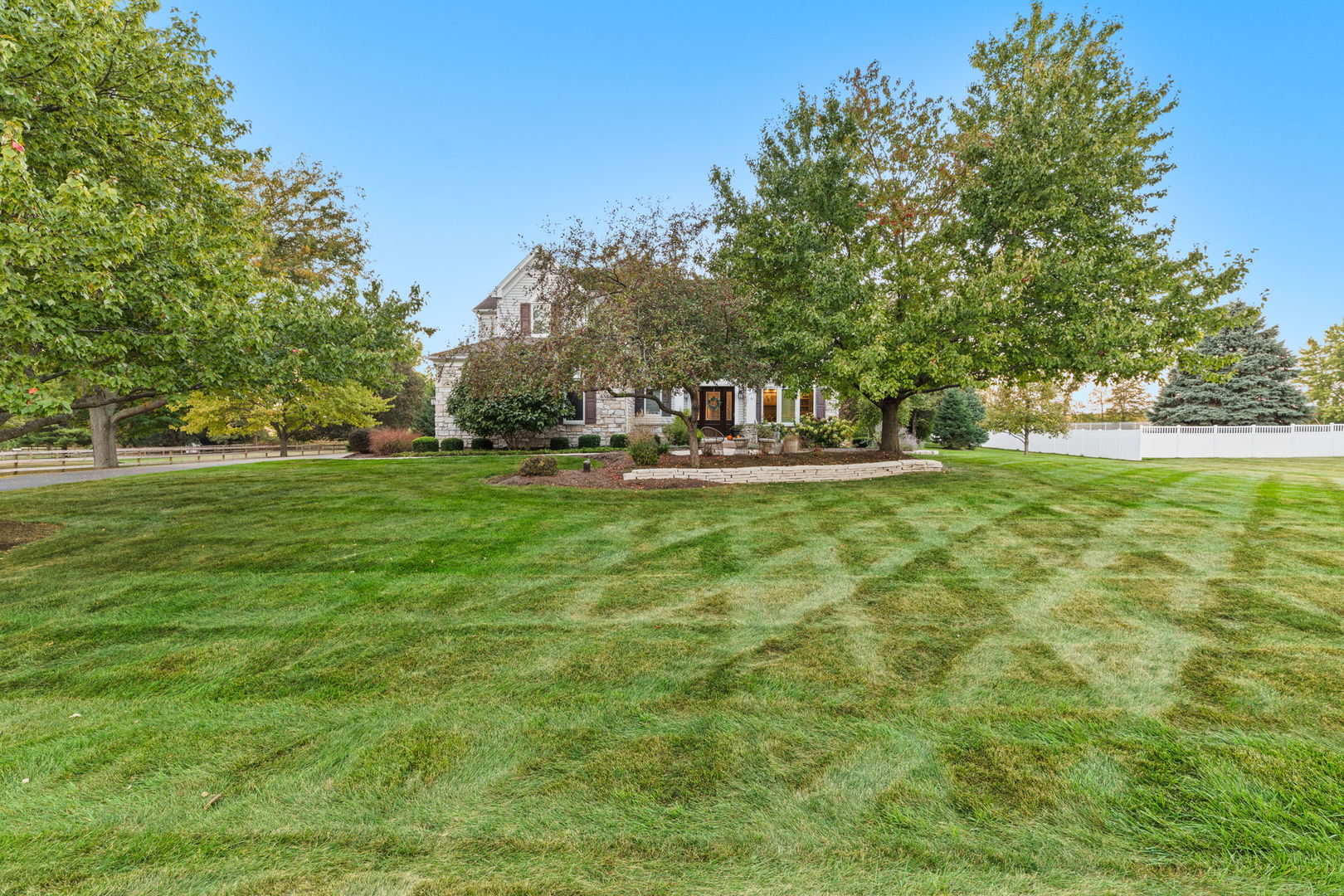 6N680 Somerset Drive, St. Charles, IL 60175