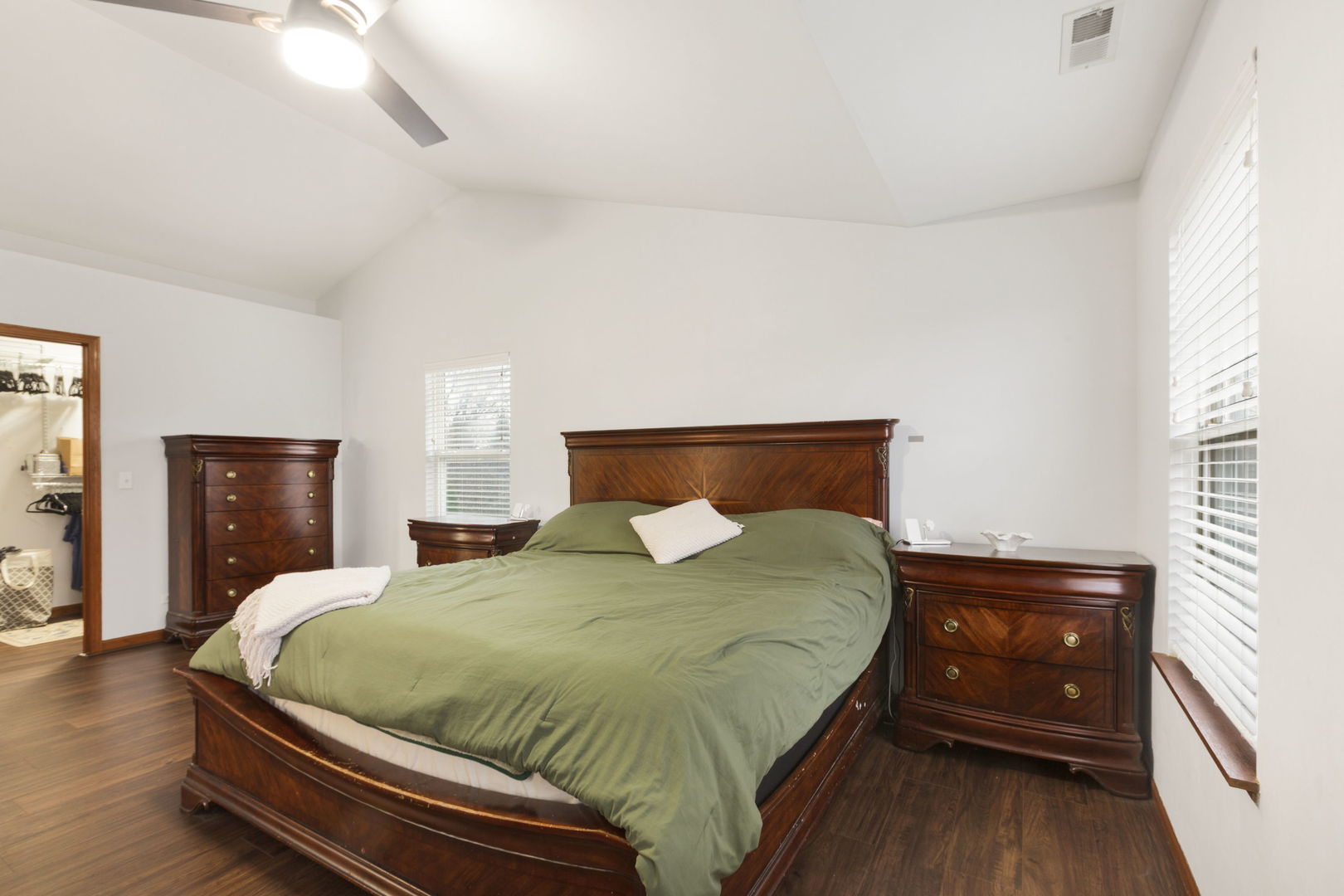 75 Woodland Park Circle, Gilberts, IL 60136