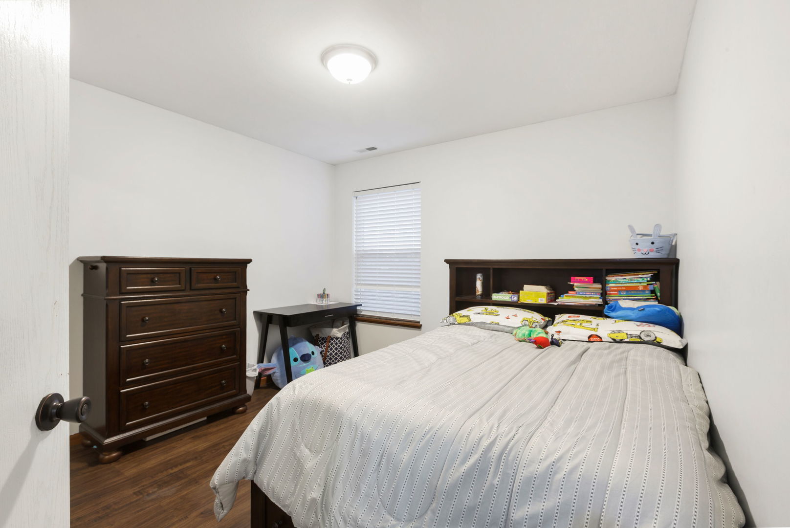 75 Woodland Park Circle, Gilberts, IL 60136