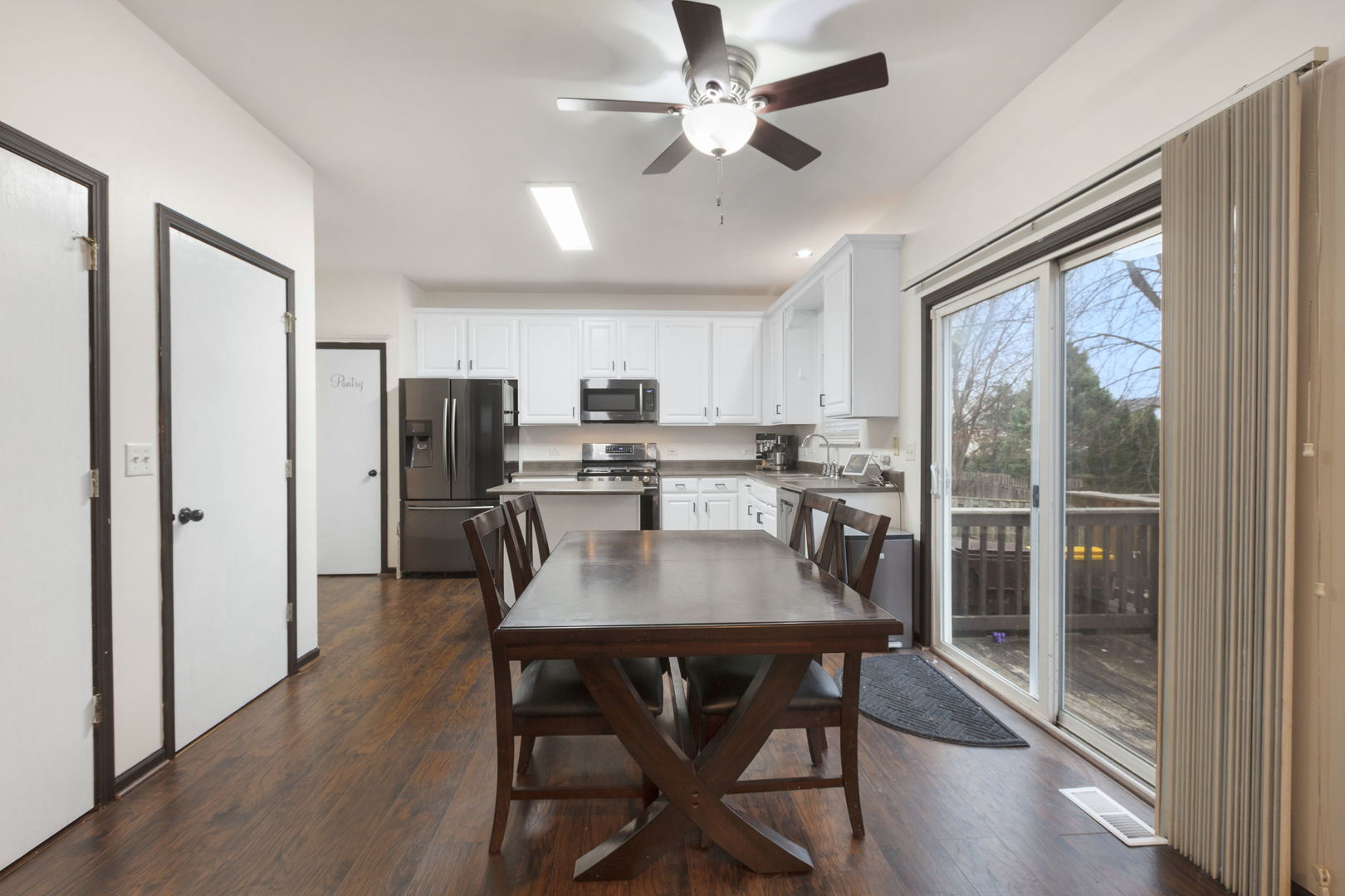 75 Woodland Park Circle, Gilberts, IL 60136