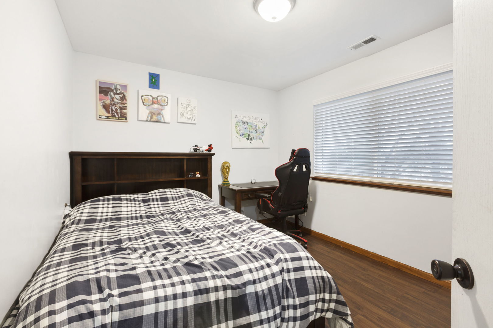 75 Woodland Park Circle, Gilberts, IL 60136