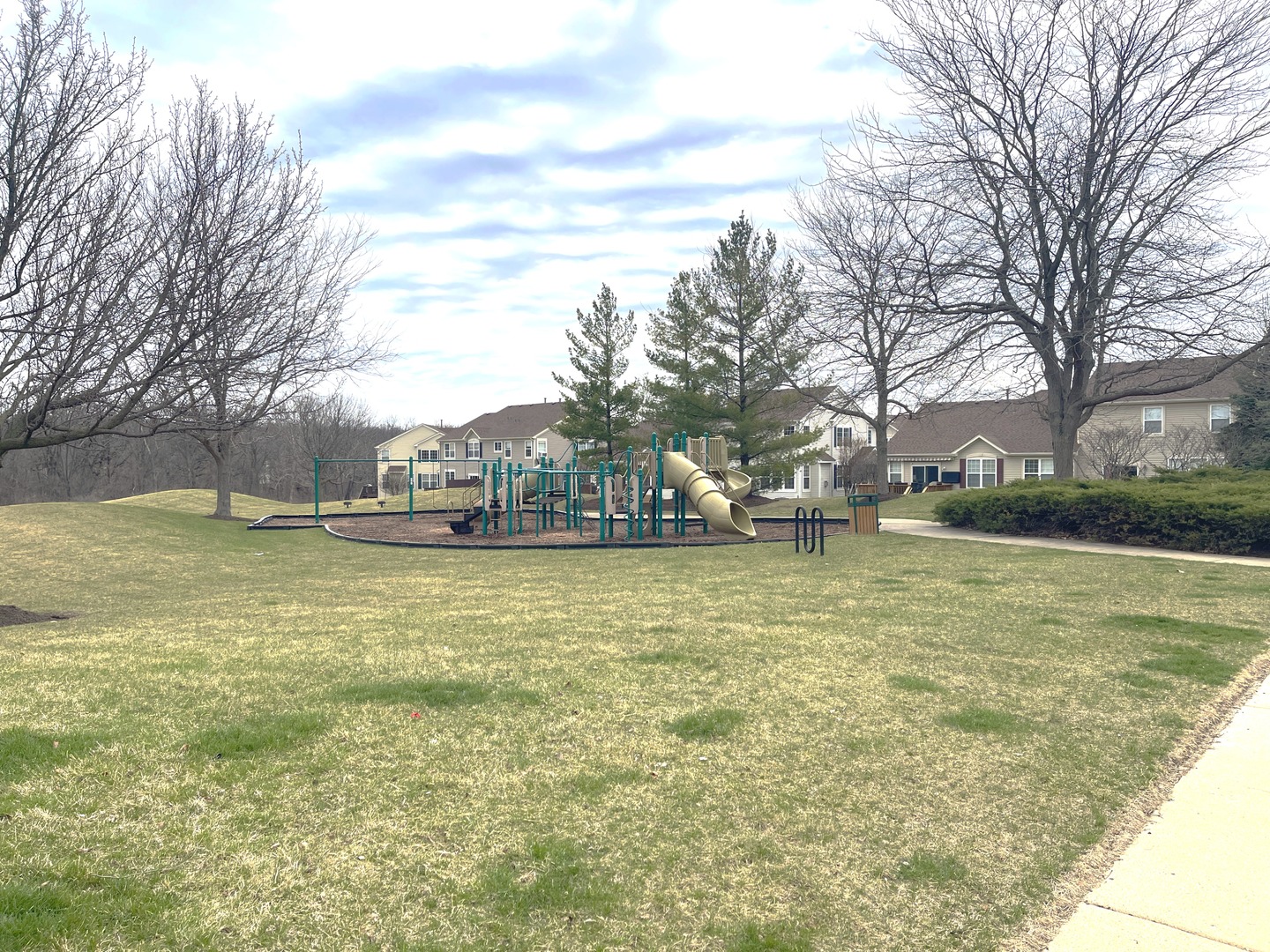 75 Woodland Park Circle, Gilberts, IL 60136