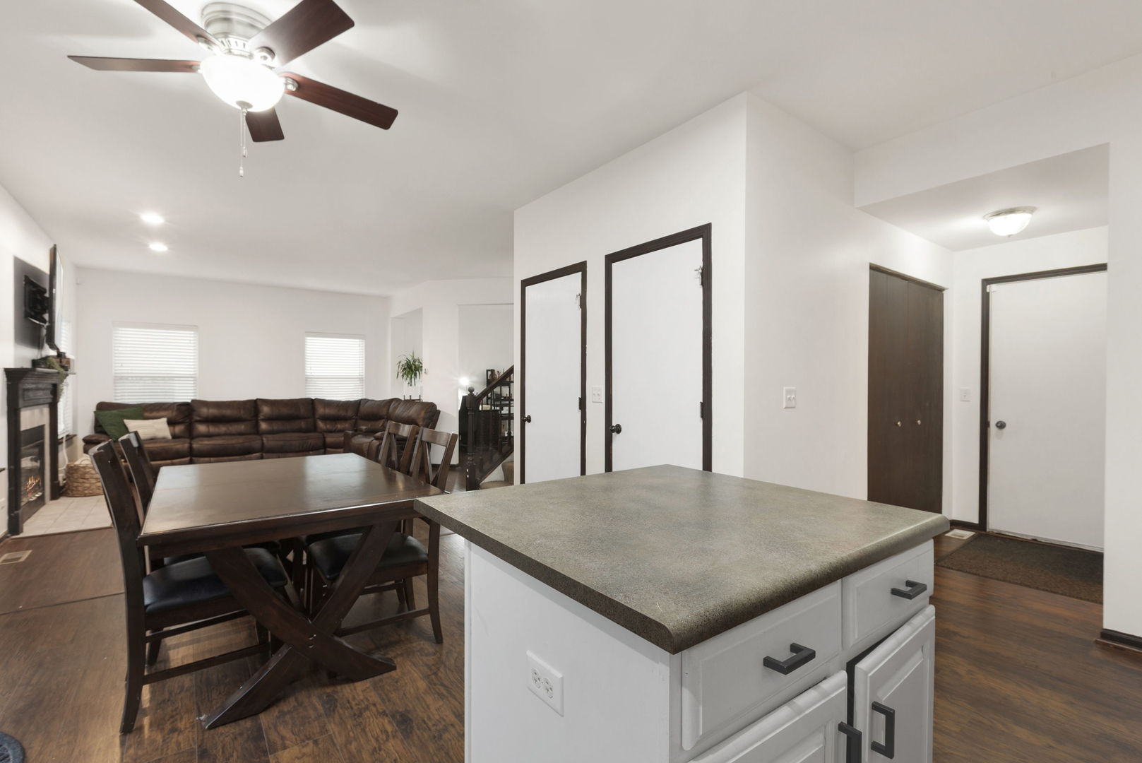 75 Woodland Park Circle, Gilberts, IL 60136