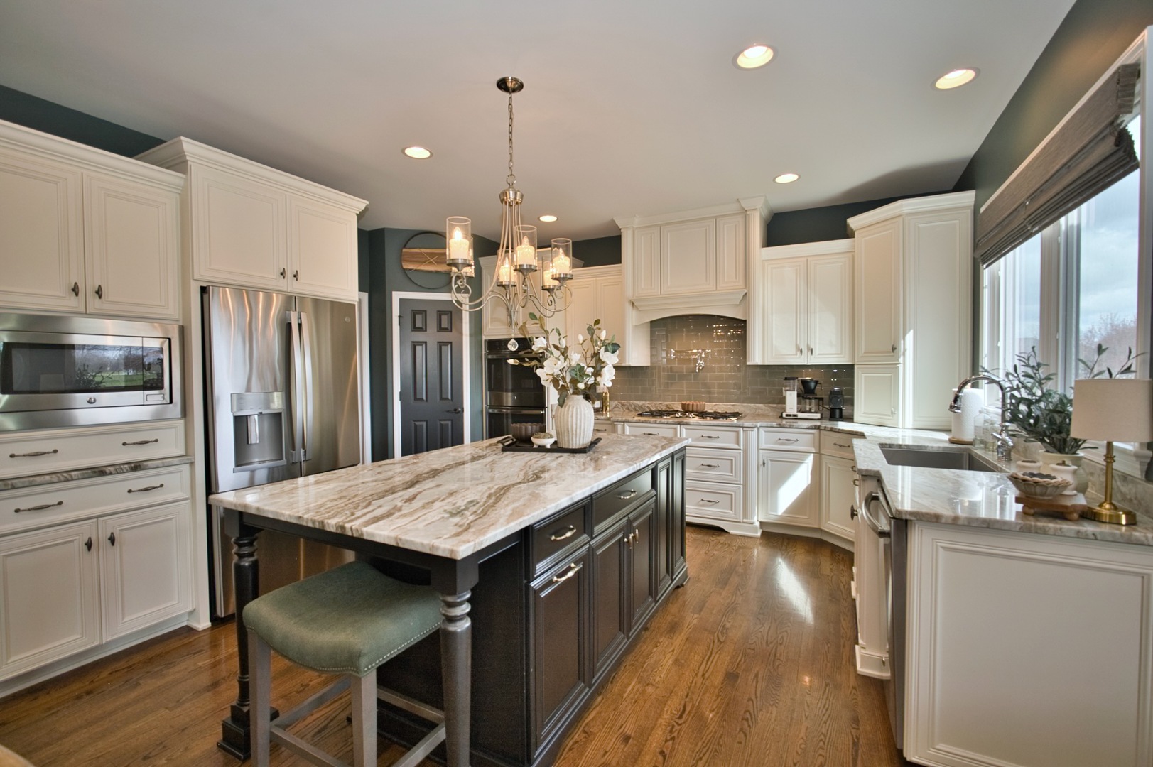 10 Raes Creek Court, Bolingbrook, IL 60490