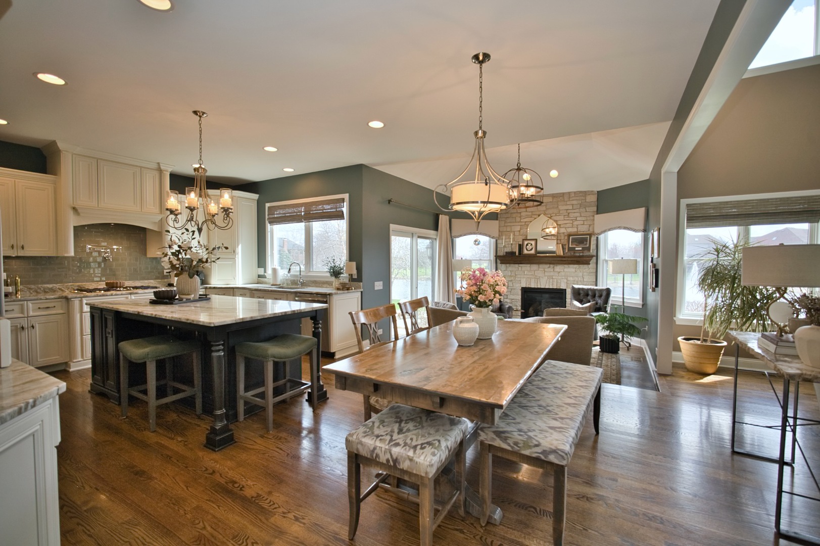 10 Raes Creek Court, Bolingbrook, IL 60490