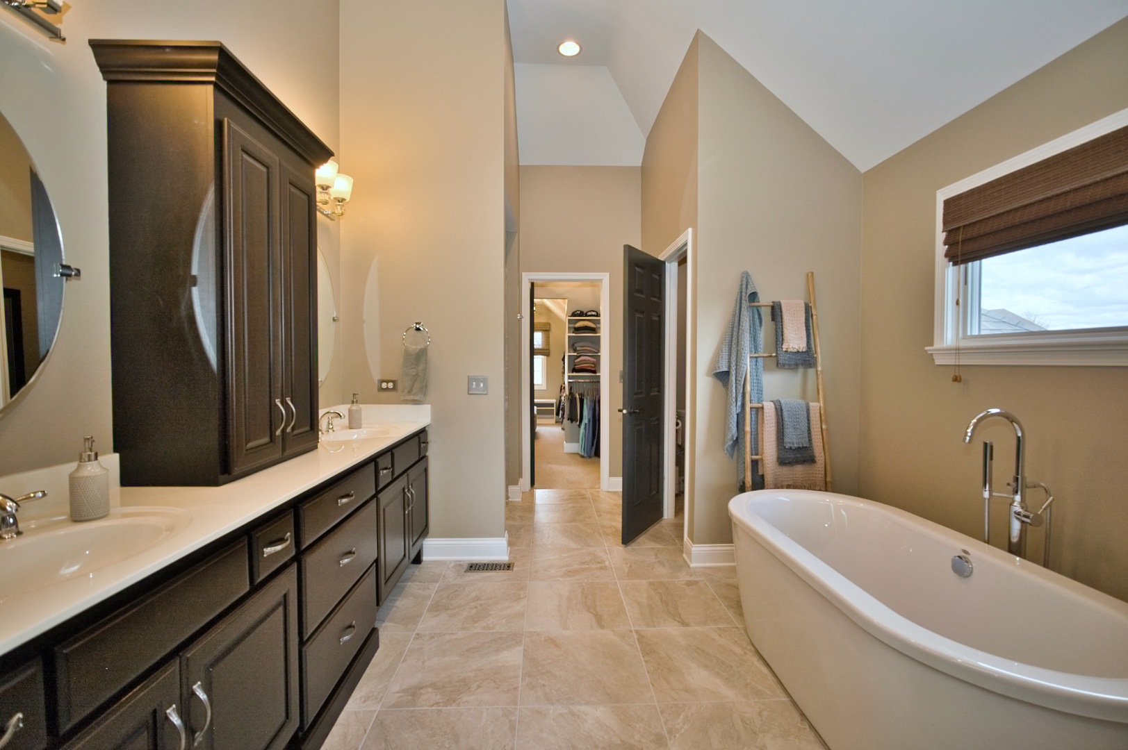 10 Raes Creek Court, Bolingbrook, IL 60490