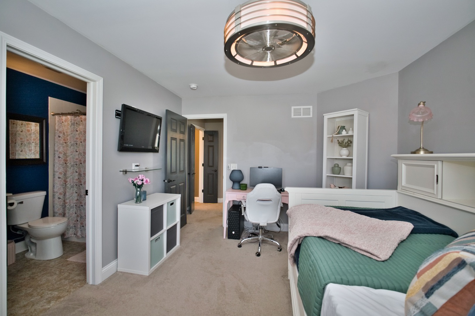 10 Raes Creek Court, Bolingbrook, IL 60490