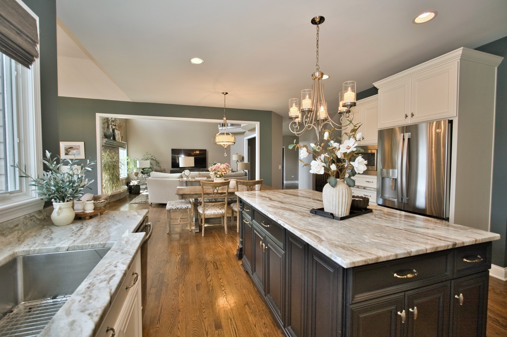 10 Raes Creek Court, Bolingbrook, IL 60490