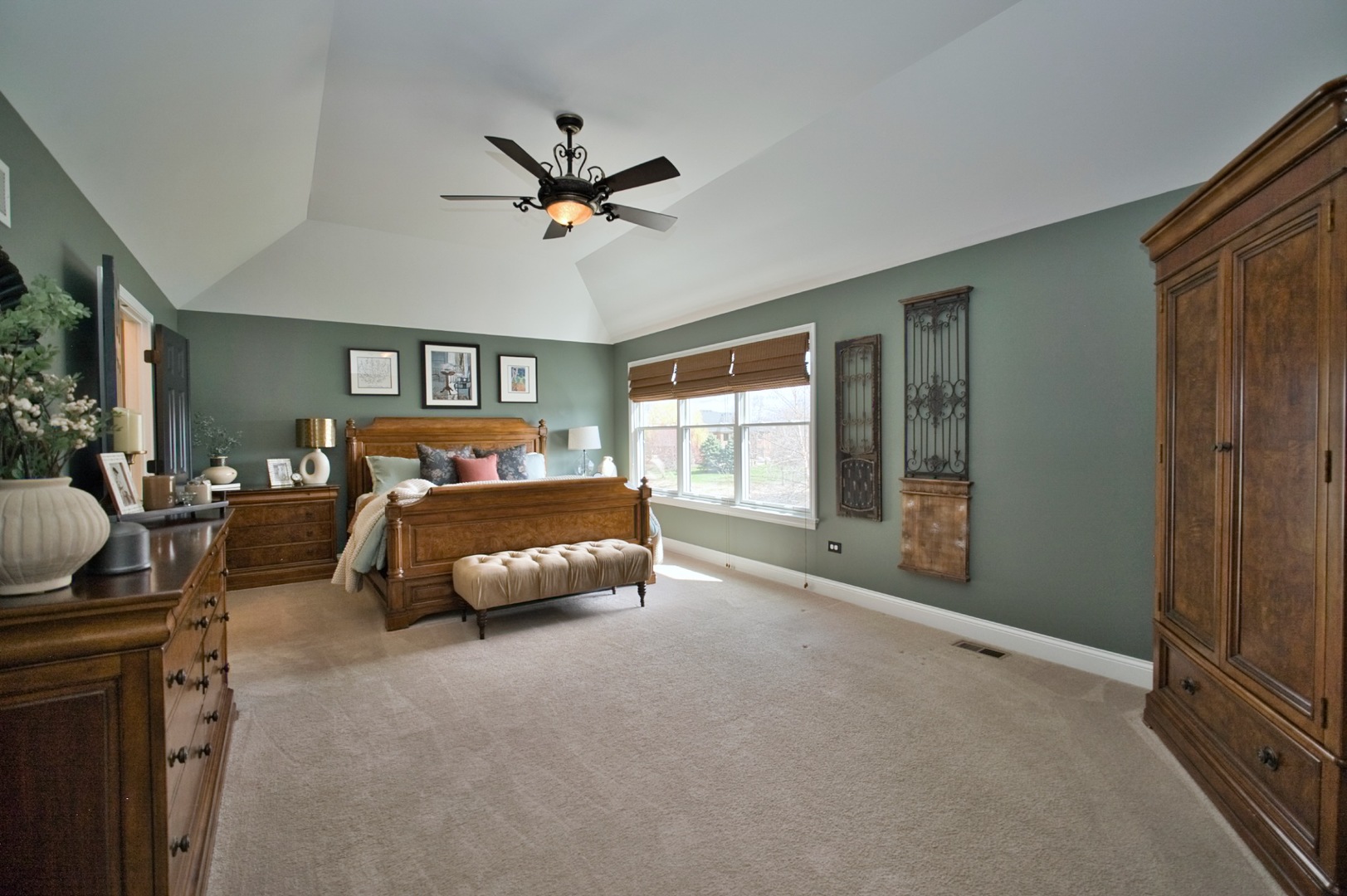 10 Raes Creek Court, Bolingbrook, IL 60490