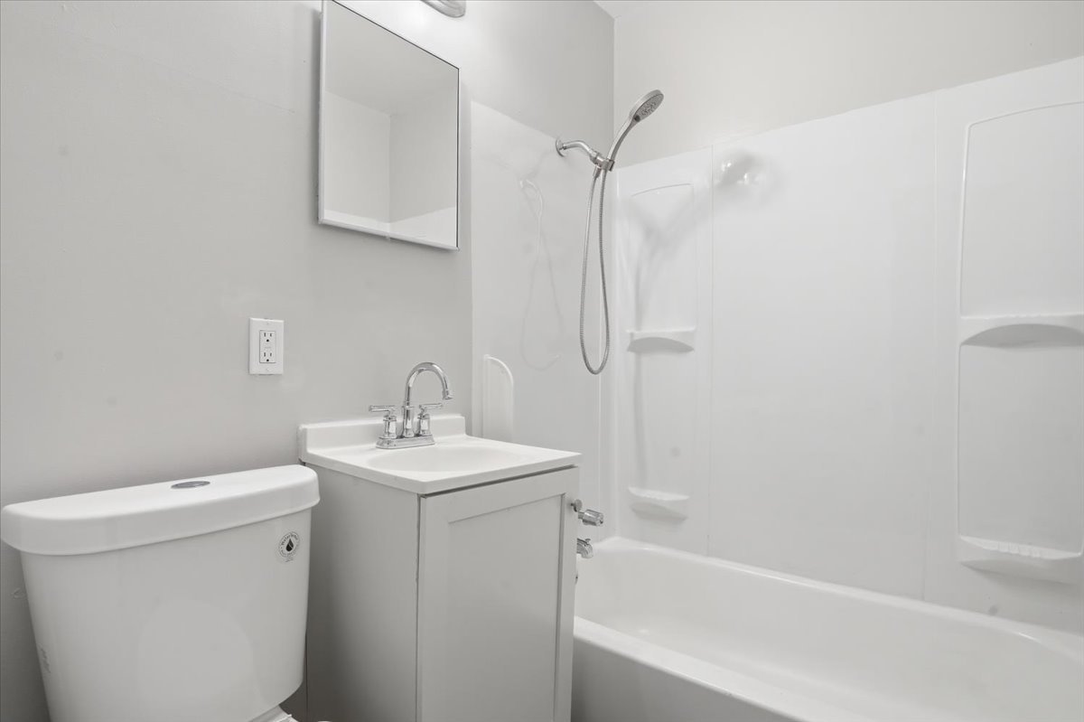 510 Forest Glen Drive, Round Lake Park, IL 60073