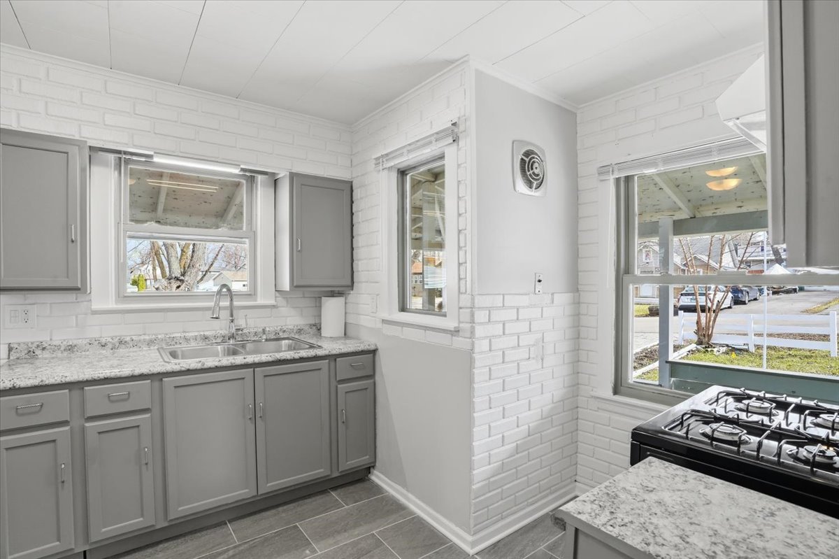 510 Forest Glen Drive, Round Lake Park, IL 60073