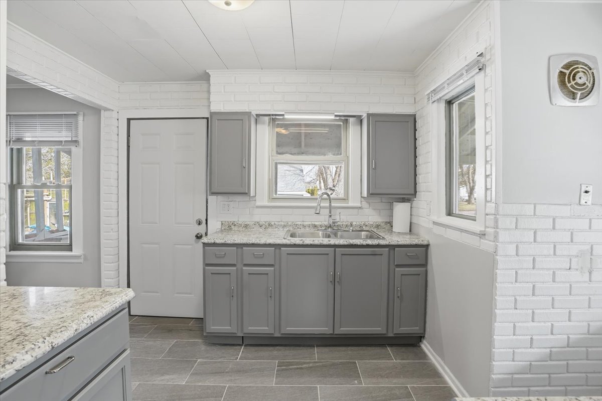 510 Forest Glen Drive, Round Lake Park, IL 60073