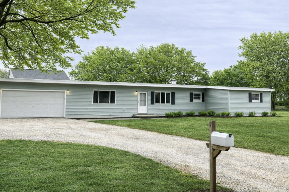 725 S SPENCER Road, New Lenox, IL 60451