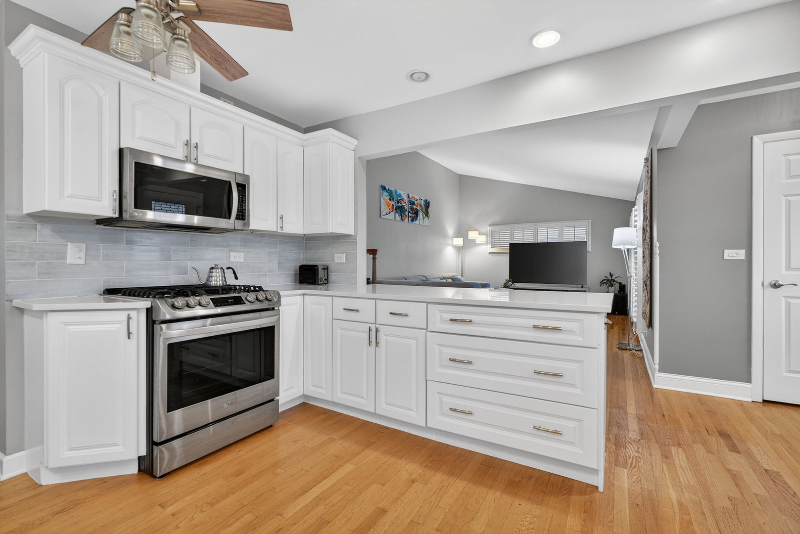 10845 Claridge Avenue, Westchester, IL 60154