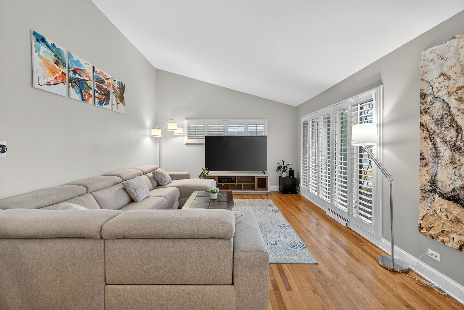 10845 Claridge Avenue, Westchester, IL 60154