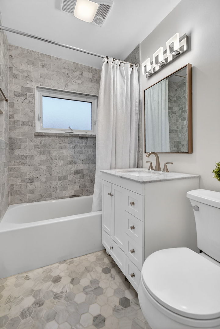 10845 Claridge Avenue, Westchester, IL 60154