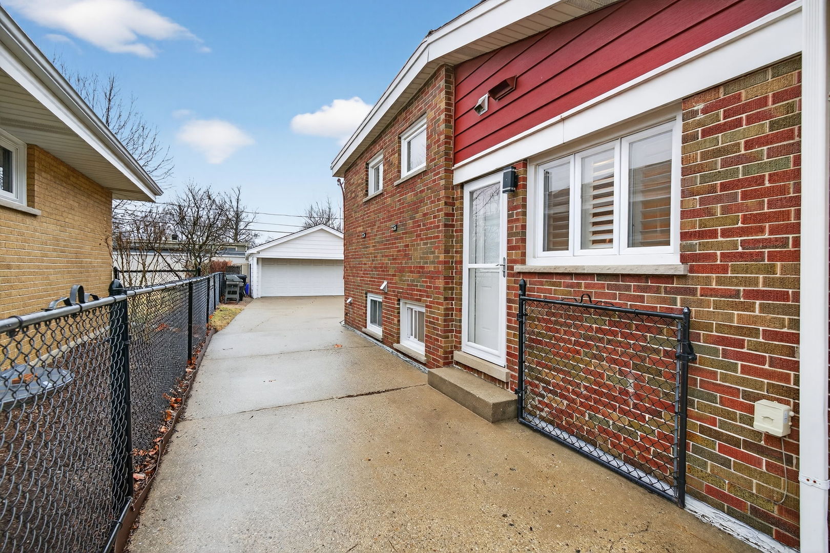 10845 Claridge Avenue, Westchester, IL 60154