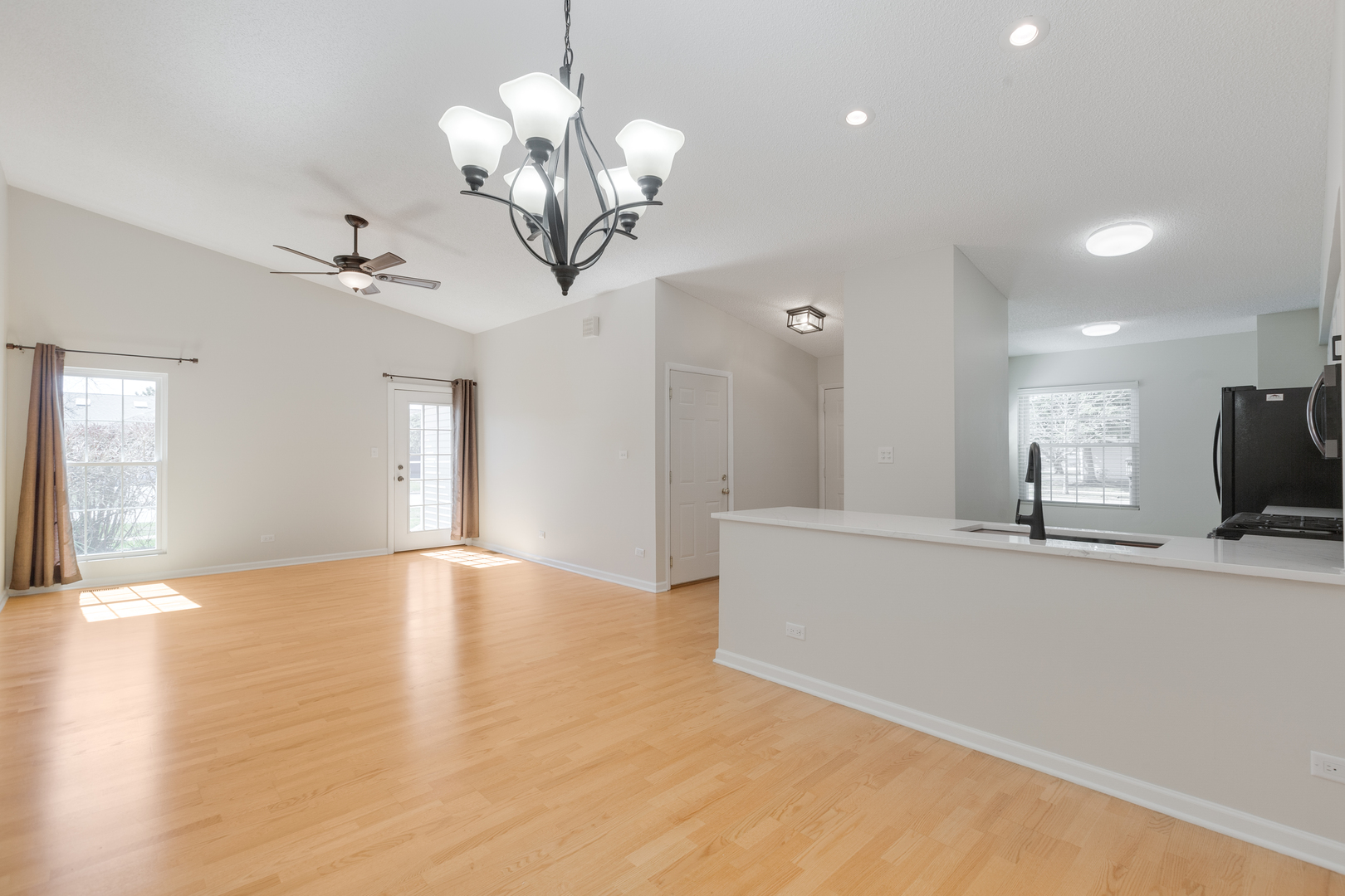 314 Whitewood Drive, Streamwood, IL 60107