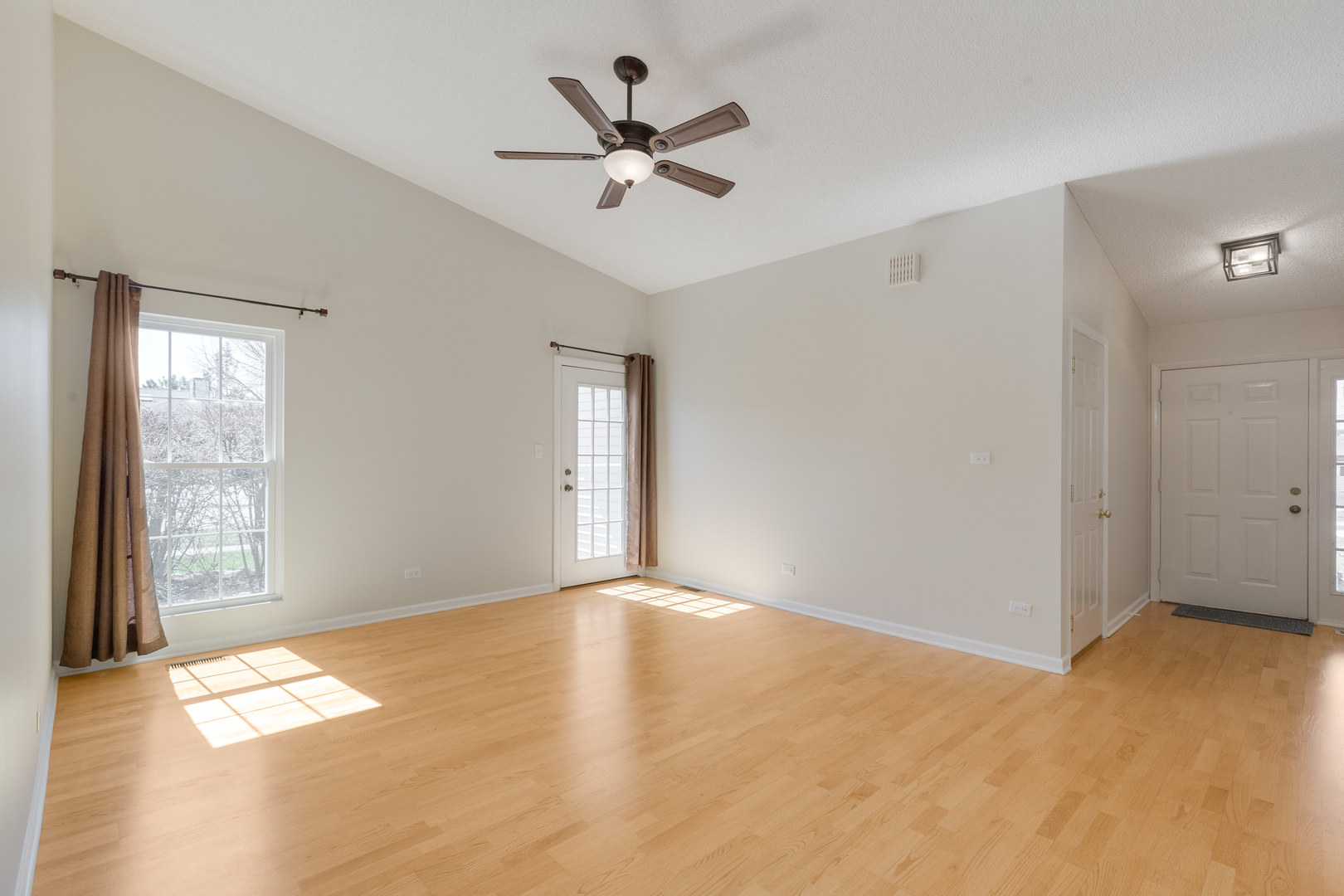 314 Whitewood Drive, Streamwood, IL 60107