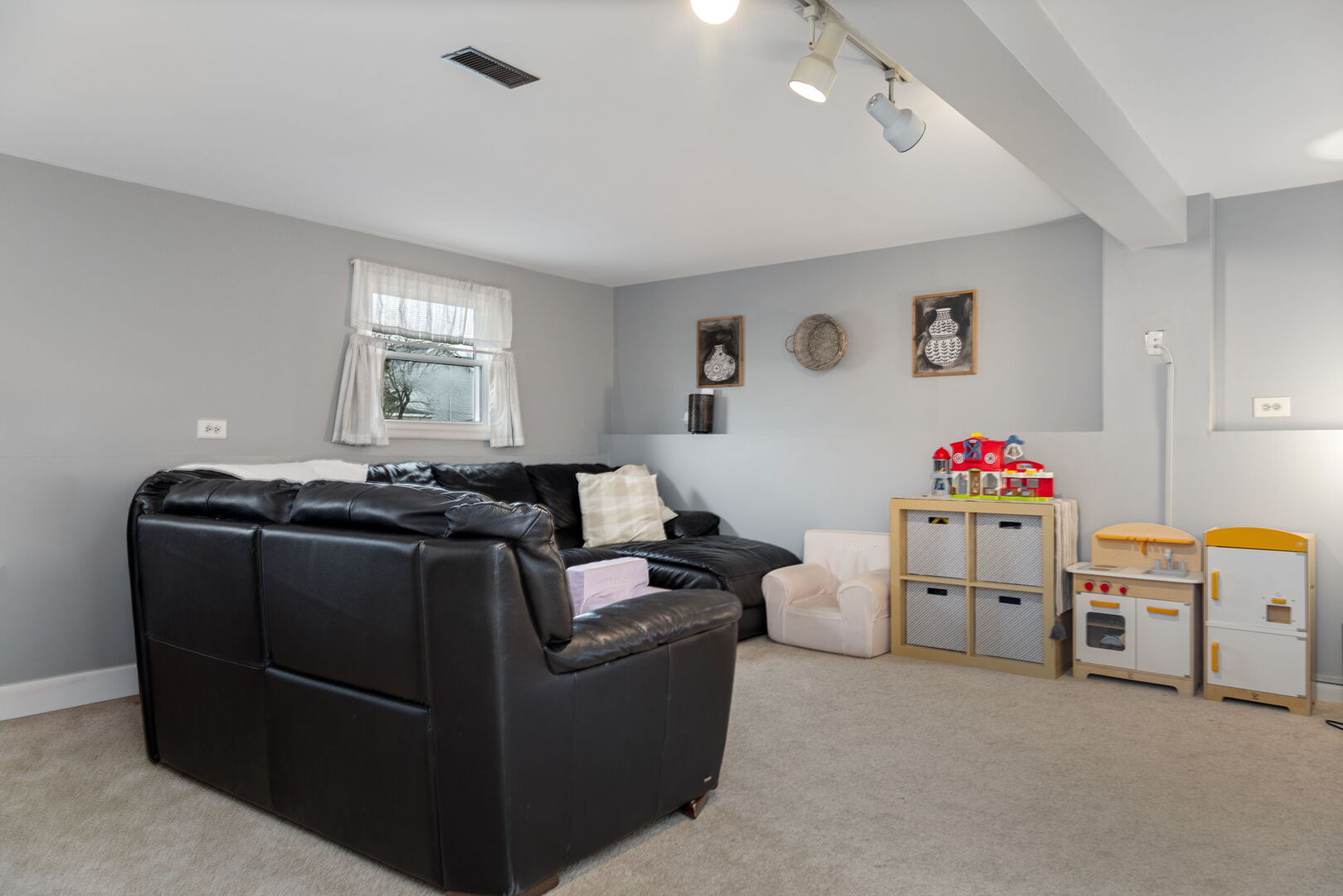 1N264 Darling Street, Carol Stream, IL 60188